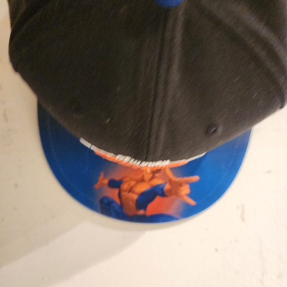 New Era Knicks Spider-Man fitted Marvel 7 5/8 - Picture 2 of 3